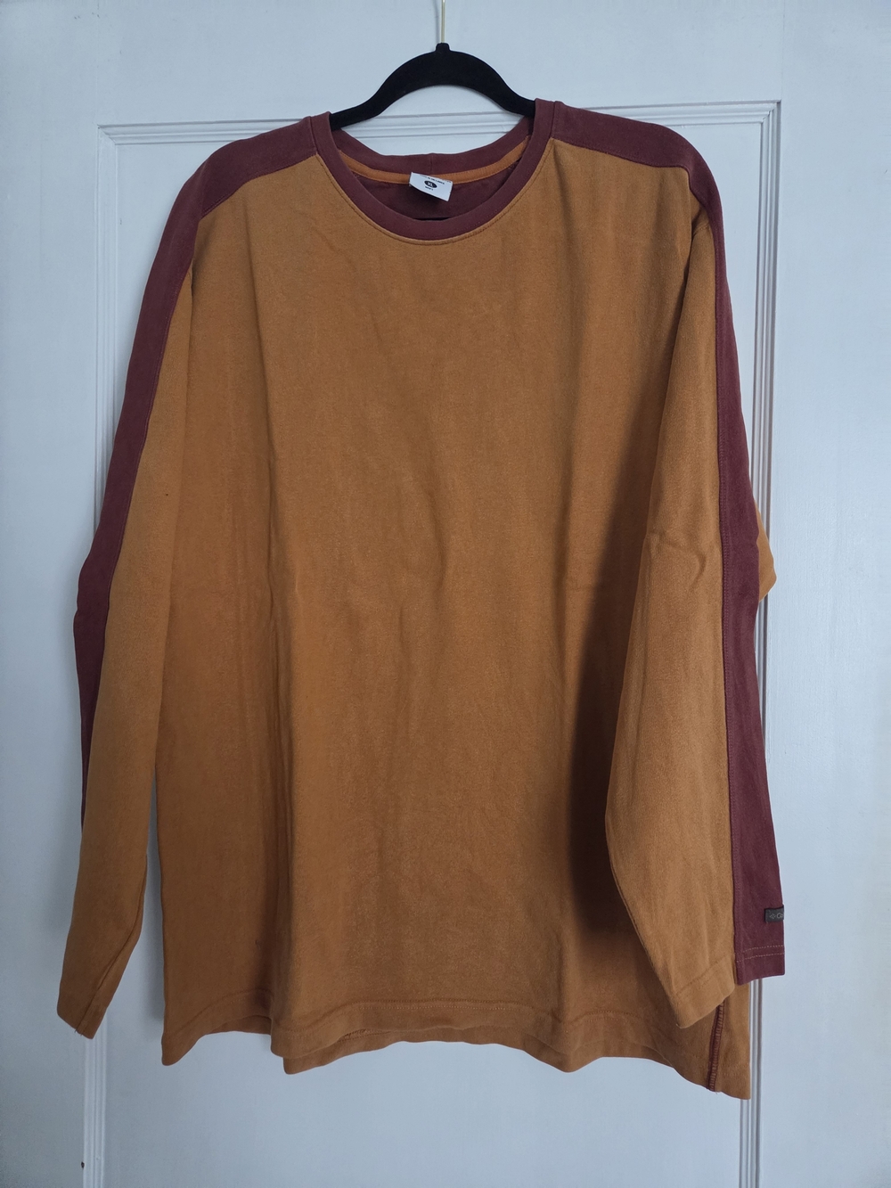 NWOT Mens Columbia Long-Sleeve Colorblock Top in Mustard and Rust